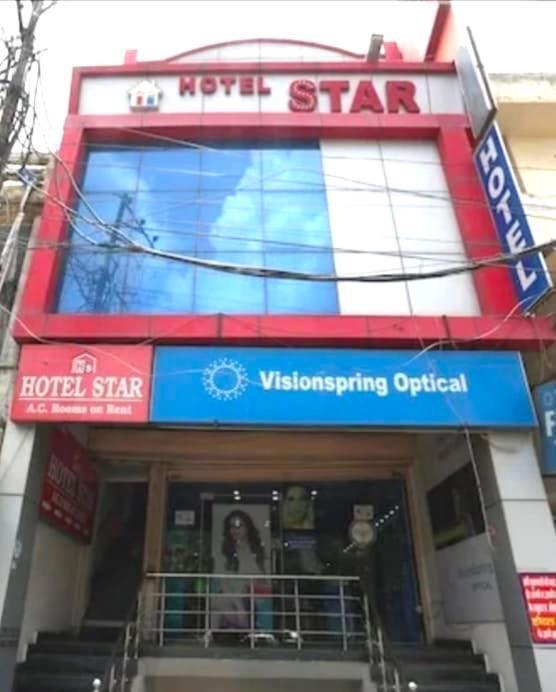 Oyo Flagship 15481 Hotel Star Karnāl Esterno foto