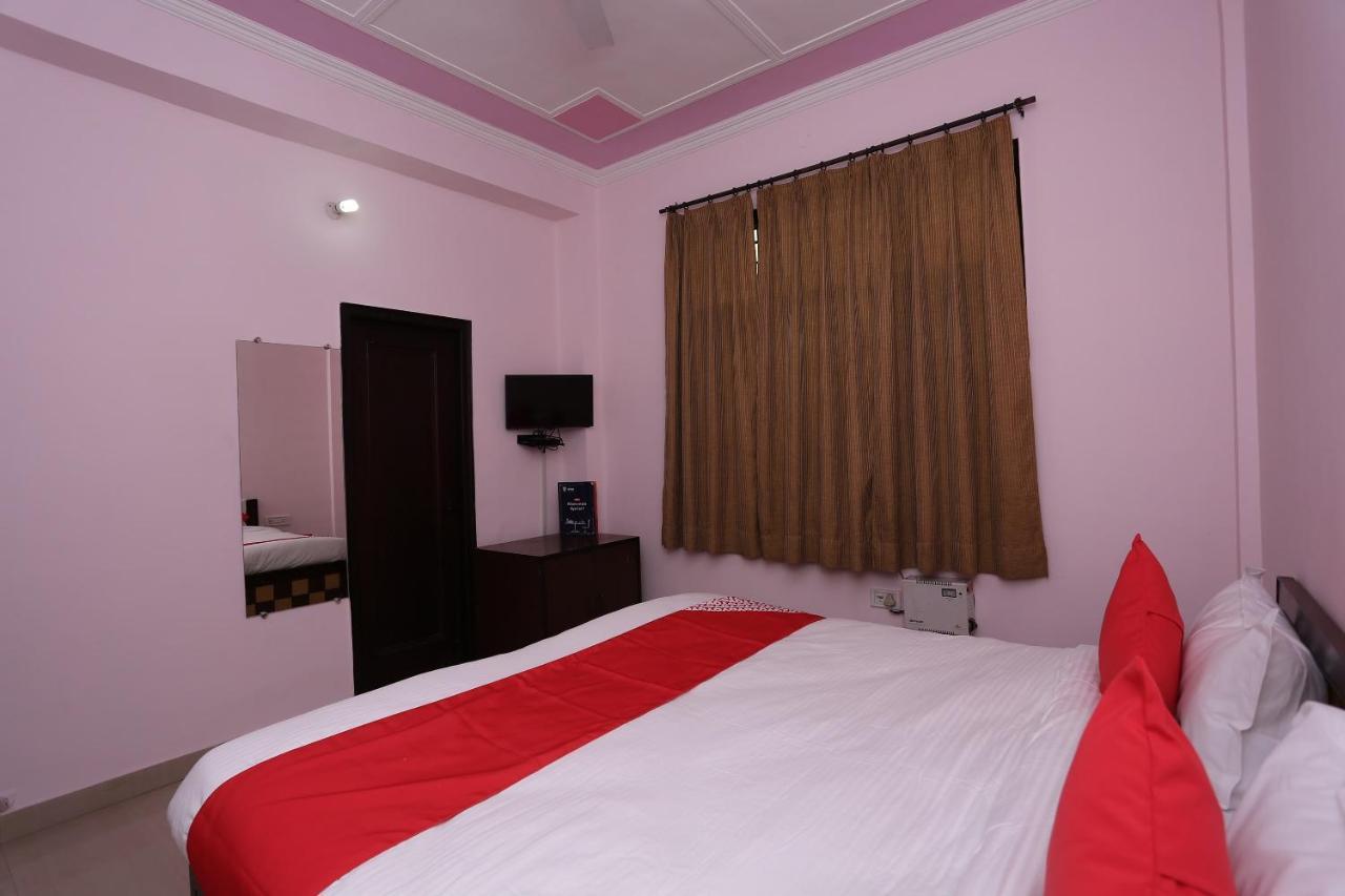 Oyo Flagship 15481 Hotel Star Karnāl Esterno foto