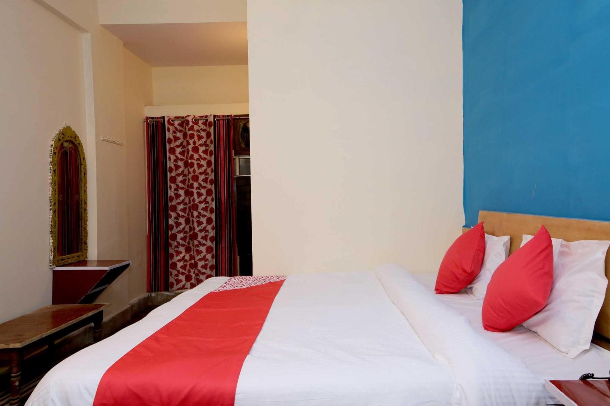 Oyo Flagship 15481 Hotel Star Karnāl Esterno foto