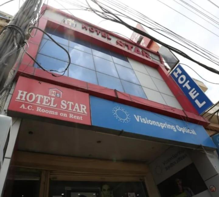 Oyo Flagship 15481 Hotel Star Karnāl Esterno foto