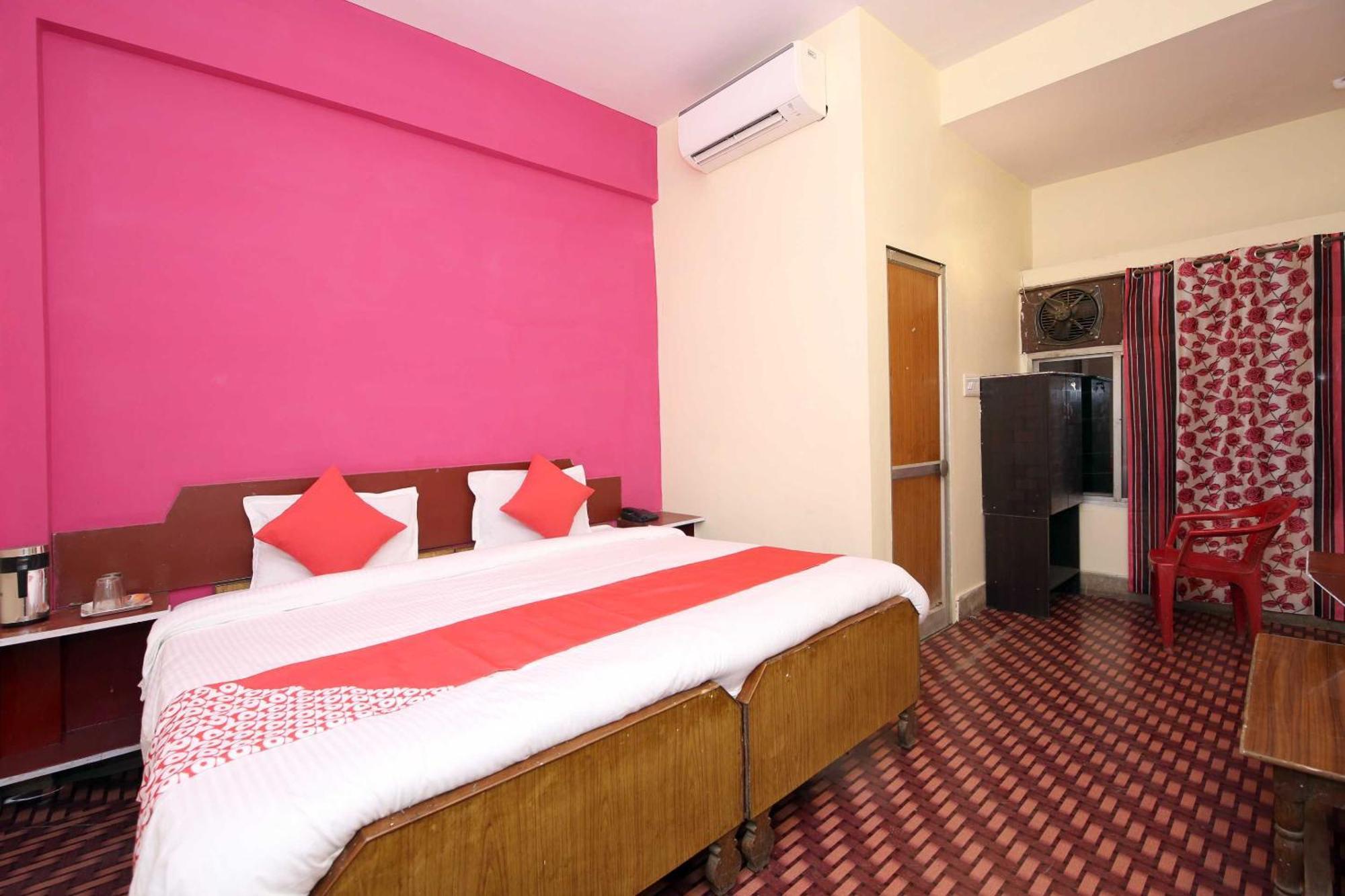 Oyo Flagship 15481 Hotel Star Karnāl Esterno foto